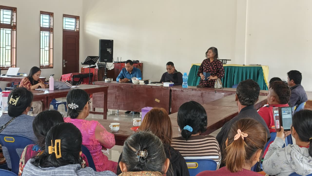 Kunjungan-Kasih-di-Kantor-Daerah-2-Silindung-Pangaribuan-HKI-Salurkan-Bantuan-Bagi-Jemaat-Terdampak-Bencana