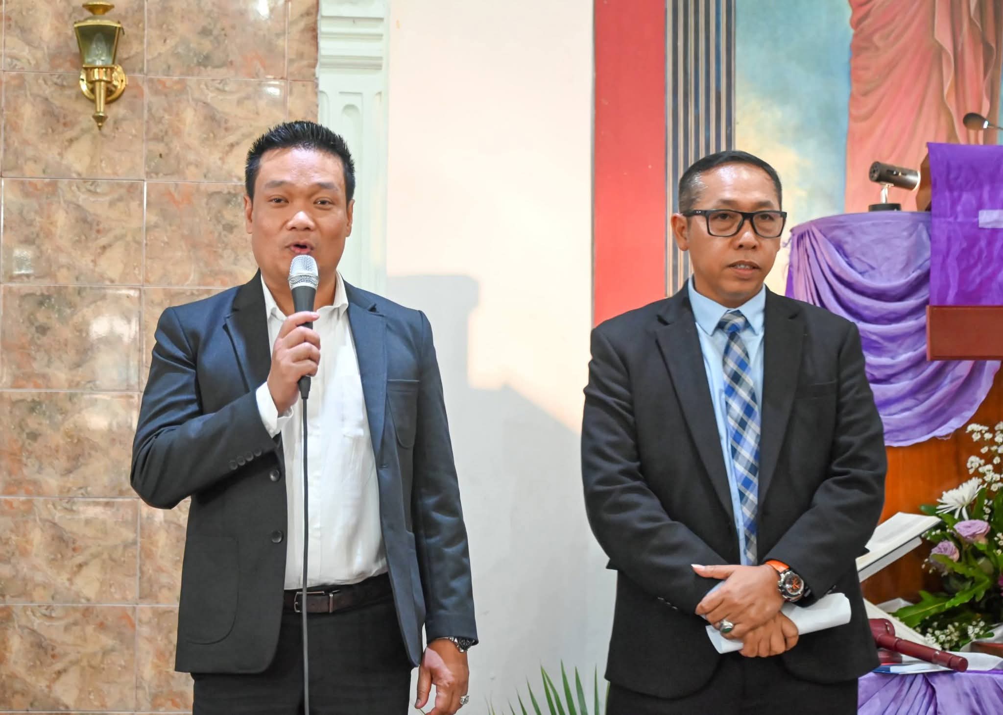 Bupati-Humbang-Hasundutan-Dr-Oloan-Paniaran-Nababan-S.H-M.H-dan-Bupati-Tapanuli-Utara-Dr-Jonius-Taripar-Parsaoran-Hutabarat-S.Si-M.Si-Hadiri-Pelantikan-Ephorus-HKI-Perkuat-Sinergi-Gereja-dan-Pemerintah